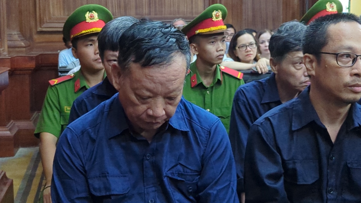 Bị cáo Dương Hoa Xô (nguyên Giám đốc Trung tâm Công nghệ sinh học TP.HCM) bị tuyên phạt 15 năm tù về tội "Nhận hối lộ". (Ảnh: A.T)