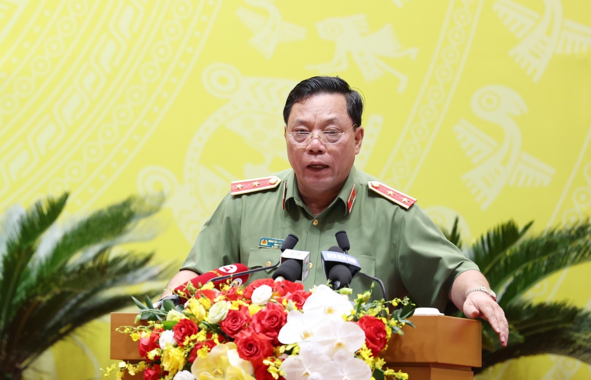 Trung tướng Nguyễn Hải Trung, Giám đốc Công an TP Hà Nội trình bày đề án nâng cao năng lực PCCC.