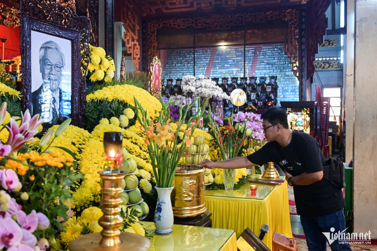 The Party Central Committee, National Assembly, President, Government, and Vietnam Fatherland Front have decided to hold a two-day State funeral on July 25 and July 26 for Party General Secretary Nguyen Phu Trong who passed away in Hanoi on July 19.