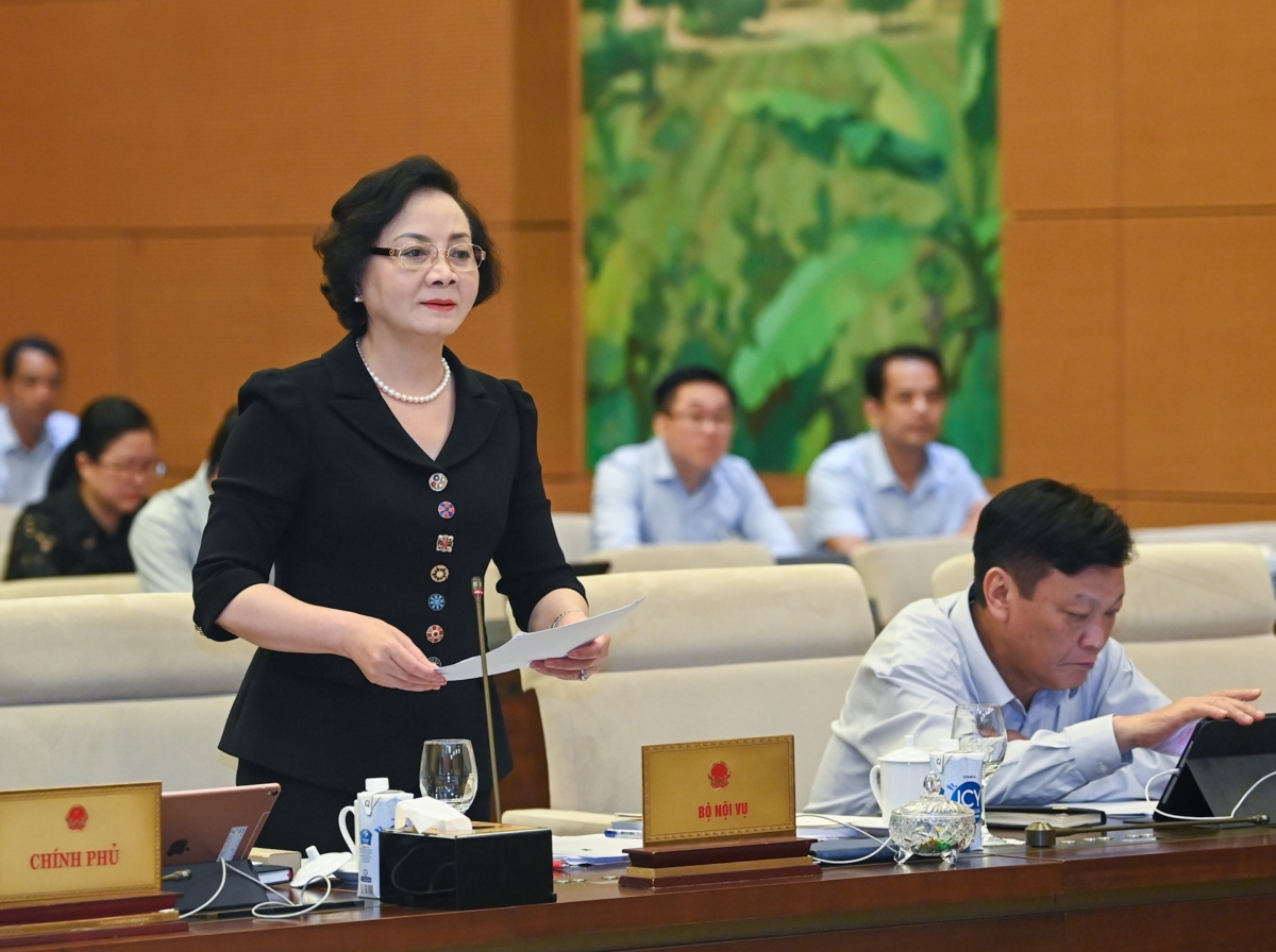 Bộ trưởng Bộ Nội vụ Phạm Thị Thanh Trà báo cáo tại phiên làm việc