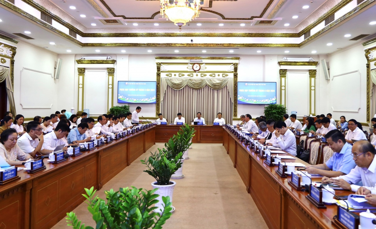 Chiều 1/7, UBND TP.HCM họp bàn về tình hình kinh tế-xã hội (Ảnh: TTBC)