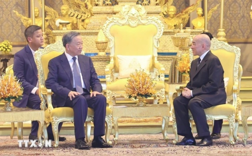 The two leaders hold talks immediately after the welcoming ceremony. (Photo: VNA)