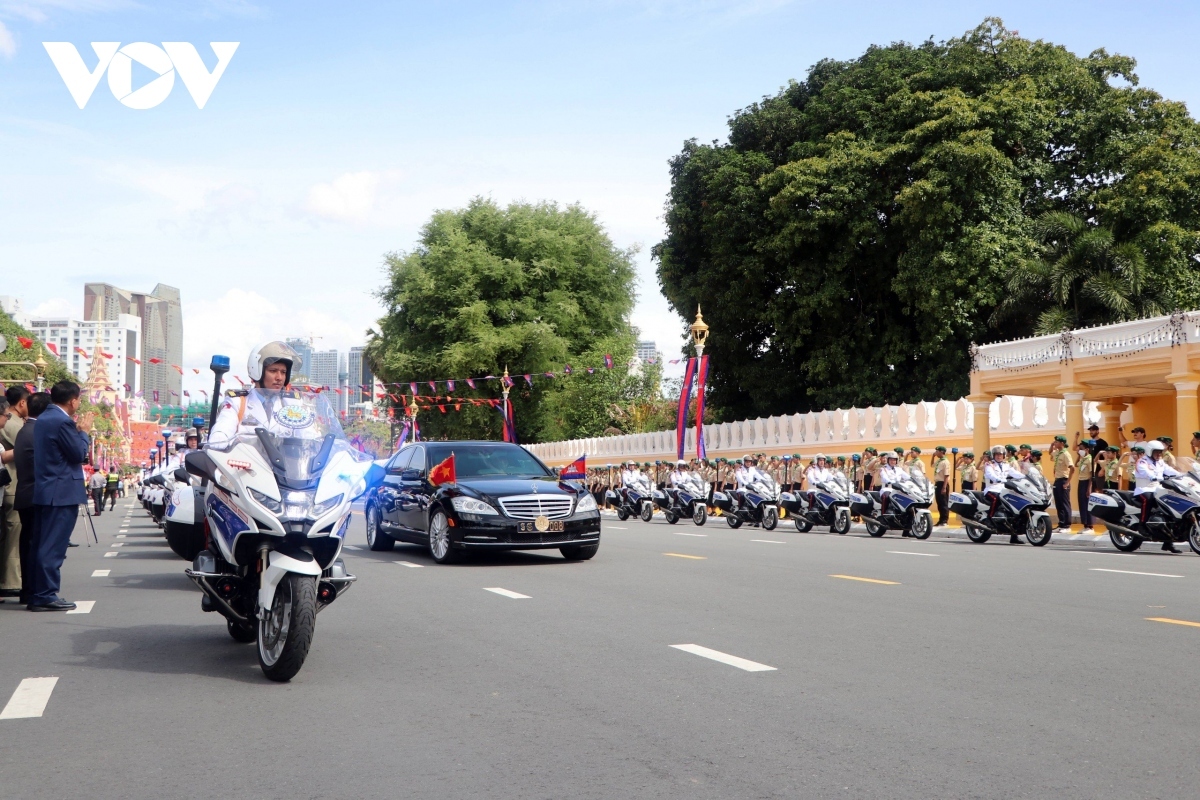 The Vietnamese State leader’s visit to the neighbouring country is of paramount importance, representing a milestone in consolidating, cultivating and further deepening the relationship between Vietnam and Cambodia under the motto "good neighborliness, traditional friendship, comprehensive cooperation, long-term sustainability".