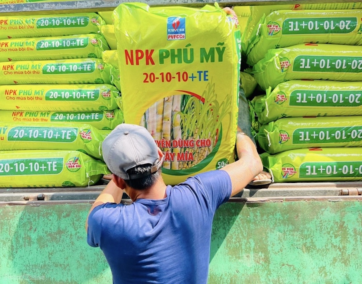 pvfcco_da_tich_cuc_phat_trien_them_cac_dong_san_pham_npk_moi_tieu_bieu_la_dong_npk_phu_my_20-10-10te_.jpg