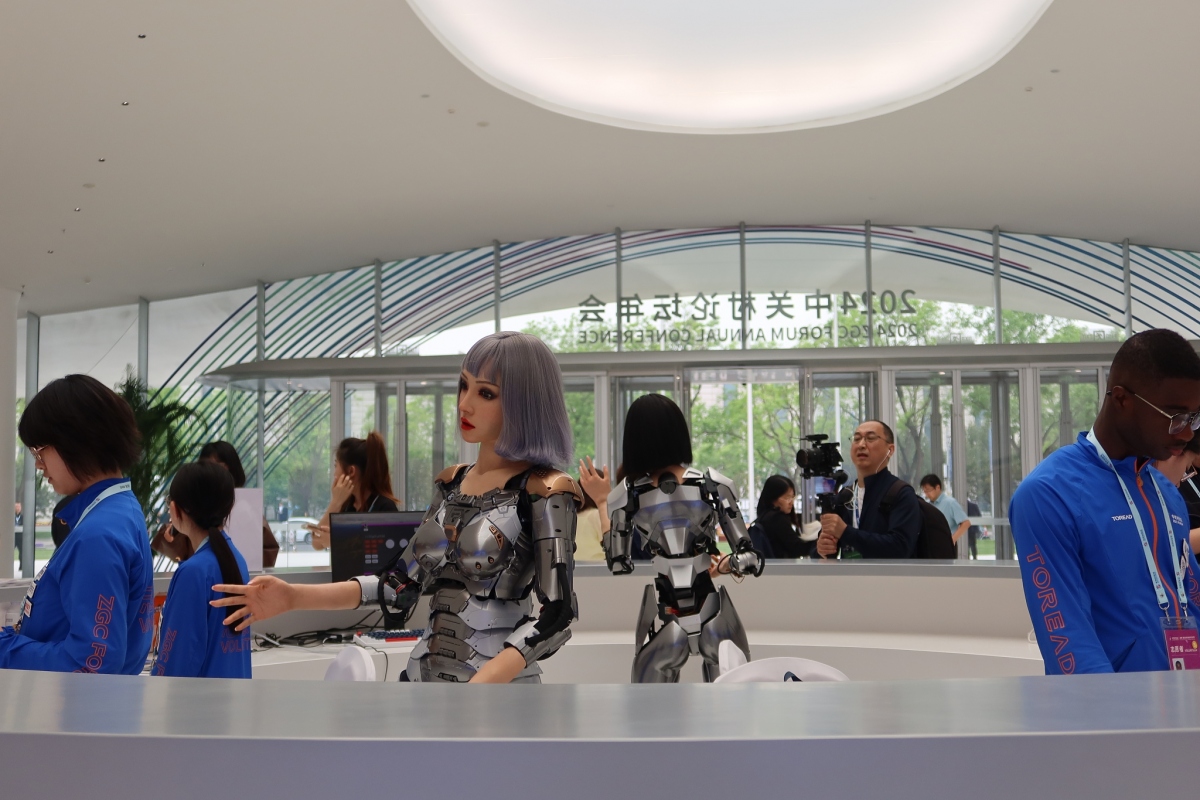 Mô hình robot giống người thật tại Trung tâm Đổi mới Quốc tế Zhongguancun, Bắc Kinh, Trung Quốc, ngày 26/4/2024. (Ảnh: Xinhua)