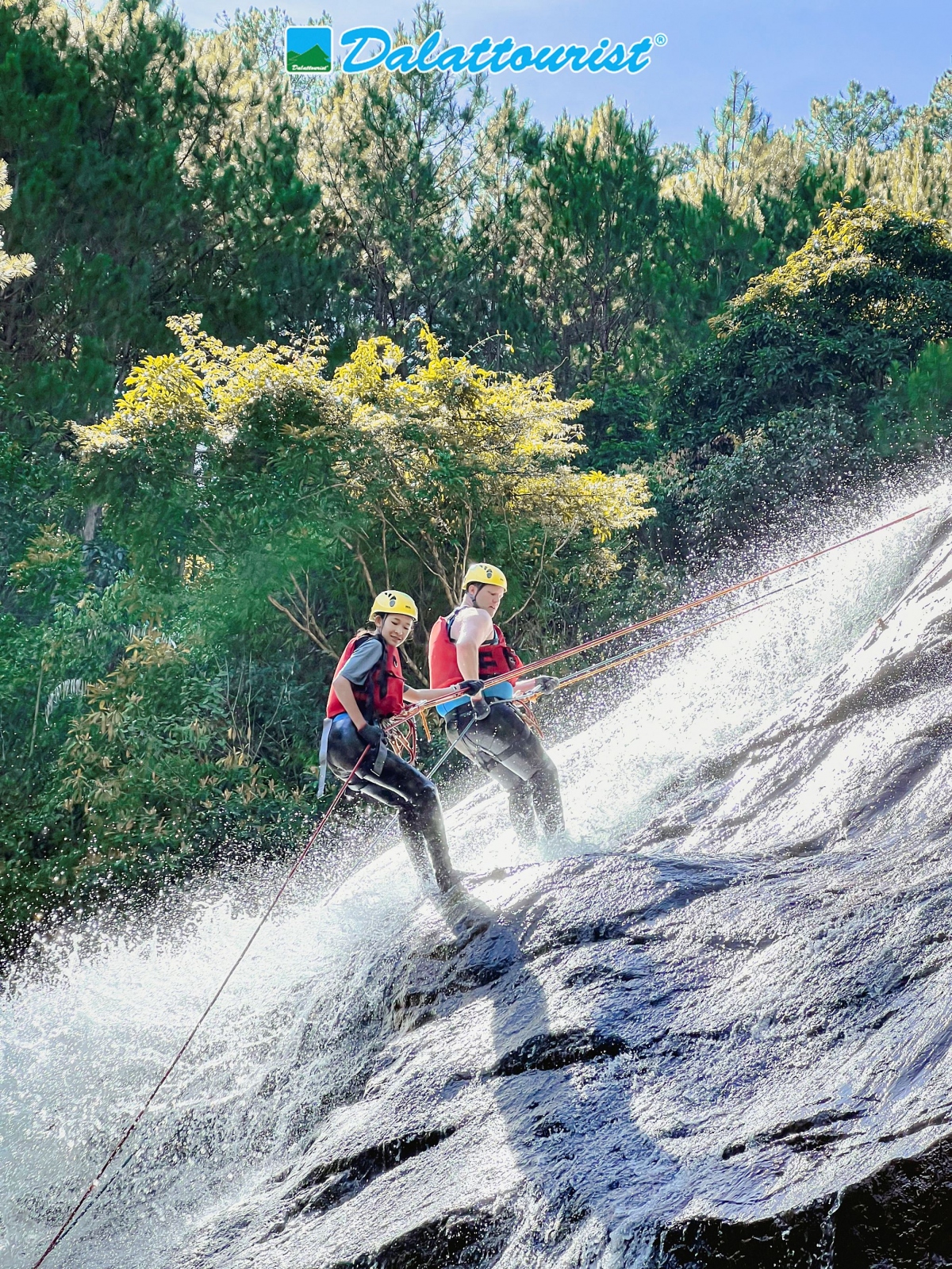 Tour vượt thác tại Đà Lạt được nhiều du khách yêu thích. Nguồn: Dalattourist