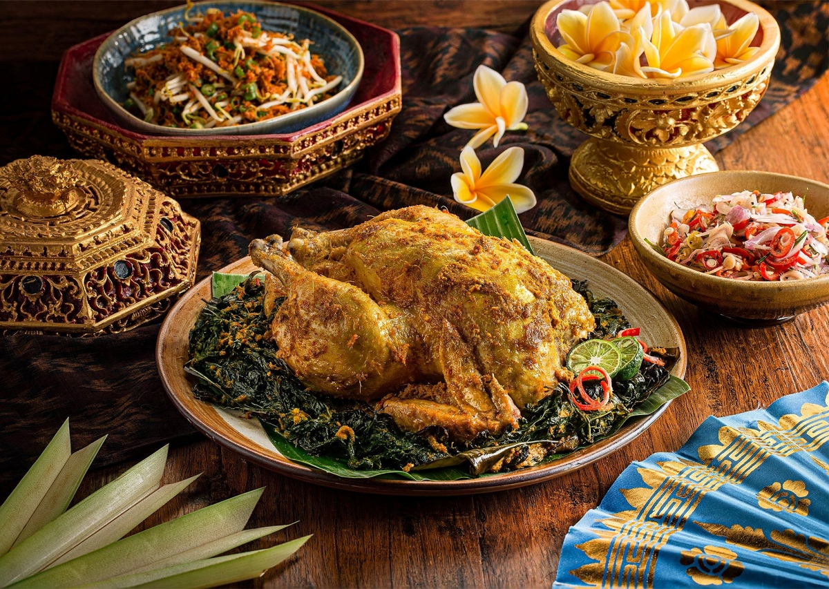 Món gà mềm được ướp với hỗn hợp các loại gia vị của Bali. Nguồn: Indonesia Kaya