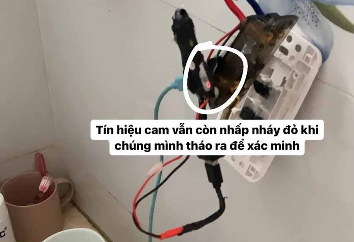 Camera được đấu điện trực tiếp (Ảnh: H.N.).