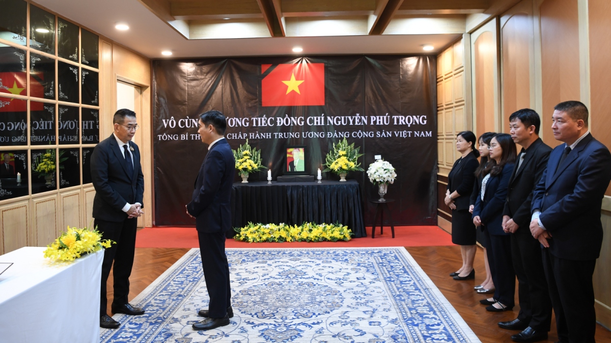 Bộ trưởng Ngoại giao Vương quốc Thái Lan Maris Sangiampongsa gửi lời chia buồn và cảm thông sâu sắc tới gia đình Tổng Bí thư Nguyễn Phú Trọng, cũng như Đảng, Nhà nước và nhân dân Việt Nam.