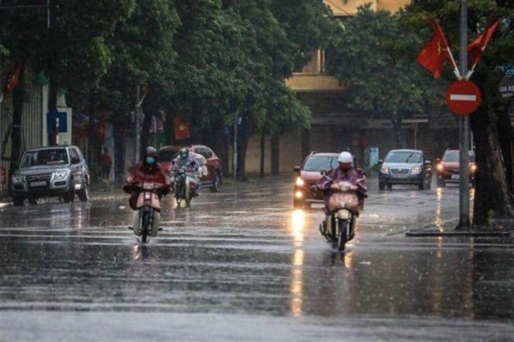 Thủ đô Hà Nội có mưa rào và dông rải rác