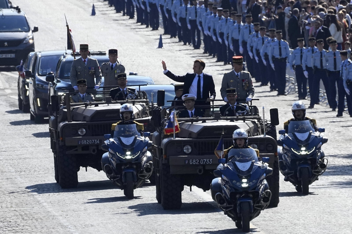 Tổng thống Pháp Emmanuel Macron tại lễ duyệt binh kỷ niệm Quốc khánh Pháp - Ảnh Le Progrès