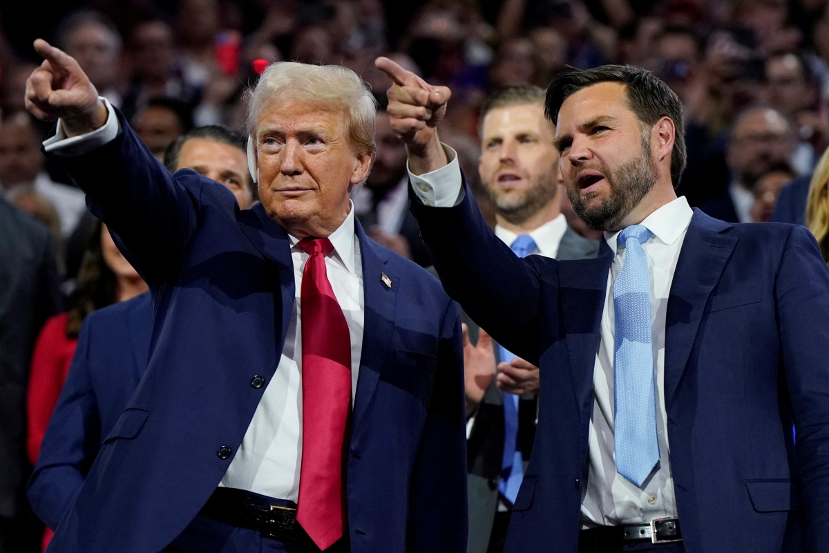 Cựu Tổng thống Mỹ Donald Trump và Thượng nghị sĩ JD Vance. Ảnh: Reuters