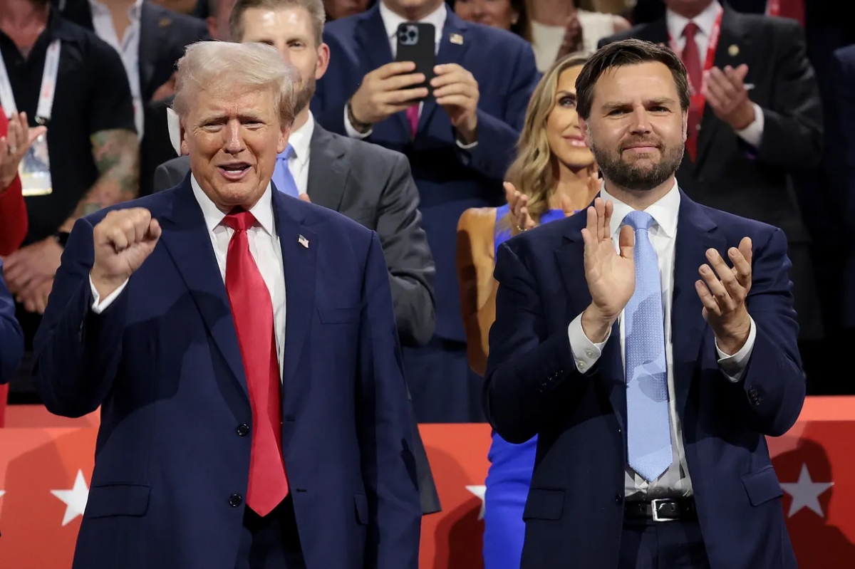 Cựu Tổng thống Donald Trump và ứng viên phó tổng thống J.D. Vance tại Đại hội toàn quốc của đảng Cộng hòa ở Milwaukee. Ảnh: Getty