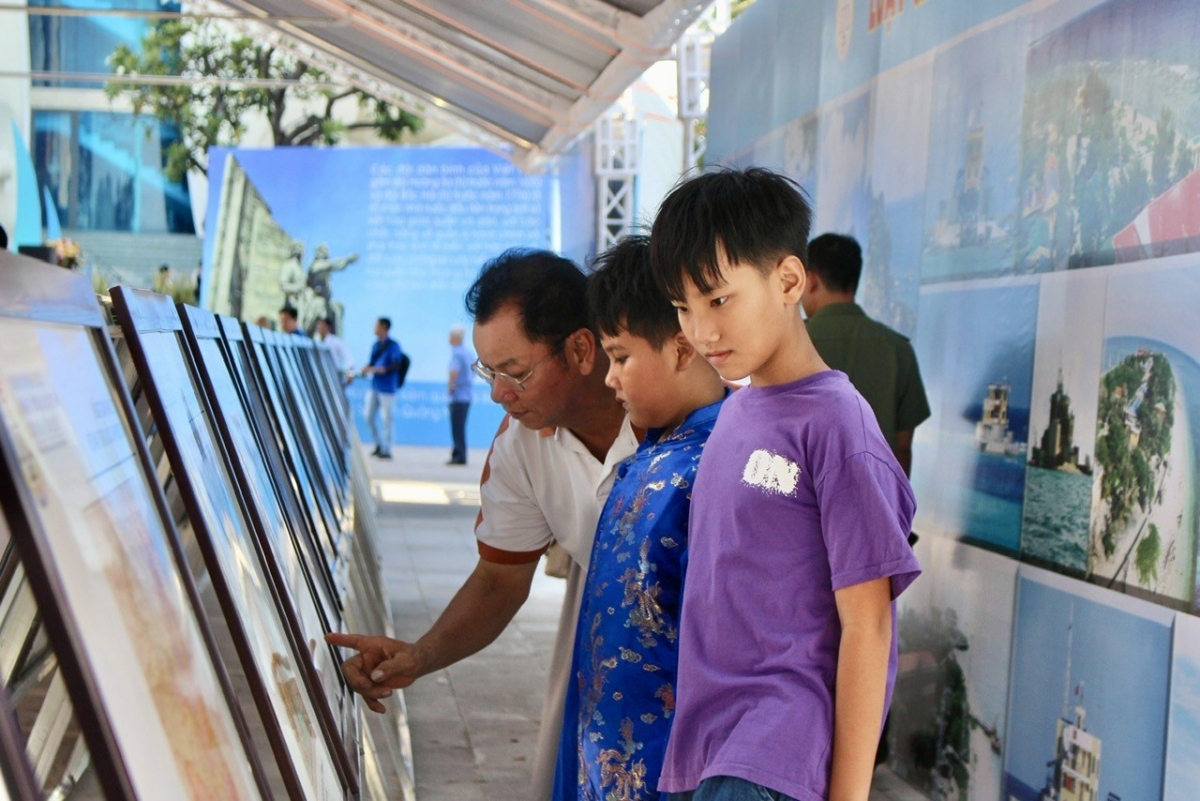 The exhibition features both historical and legal evidence proving Vietnamese sovereignty over both groups of islands 