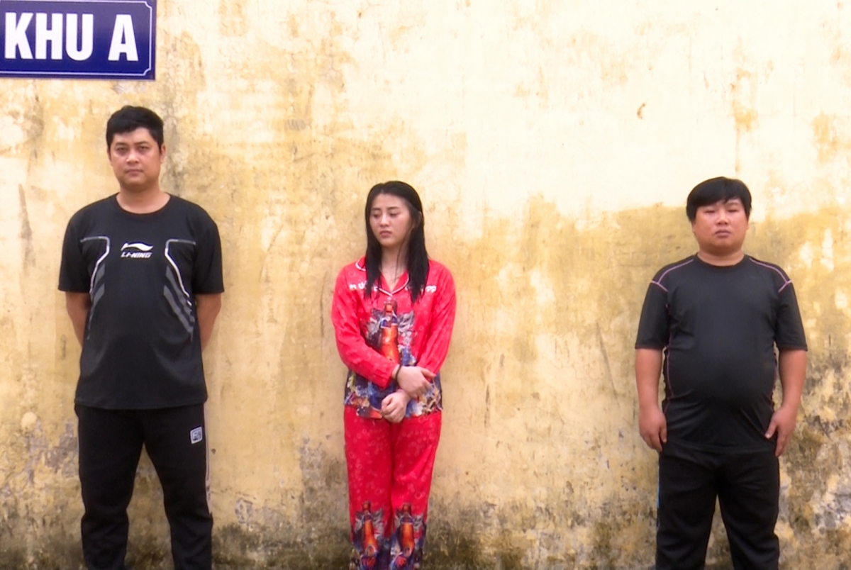 (Từ trái qua phải) Vũ, Trân và Huynh