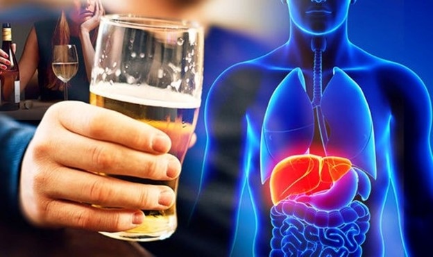 Uống bia mỗi ngày có thể ảnh hưởng xấu đến gan. Ảnh: Daily Express