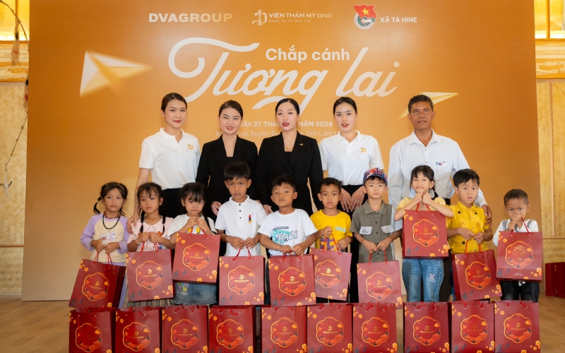 Viện thẩm mỹ DIVA trao tặng quà cho các em thiếu nhi có hoàn cảnh khó khăn