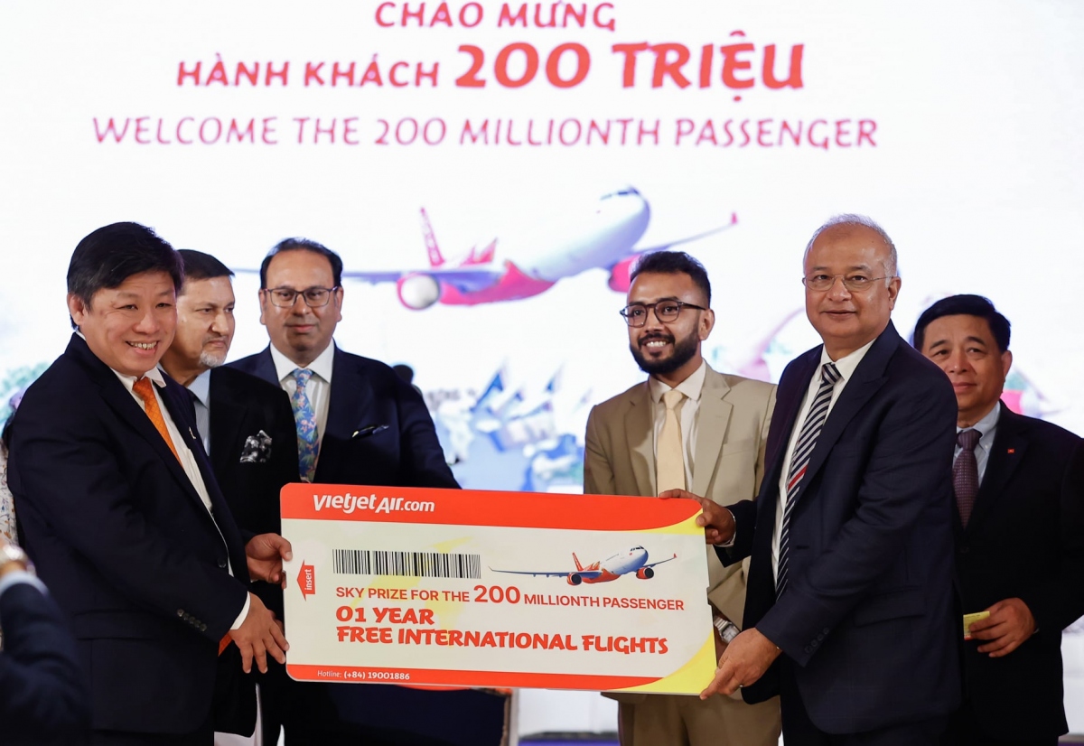 Vietjet chào đón hành khách thứ 200 triệu