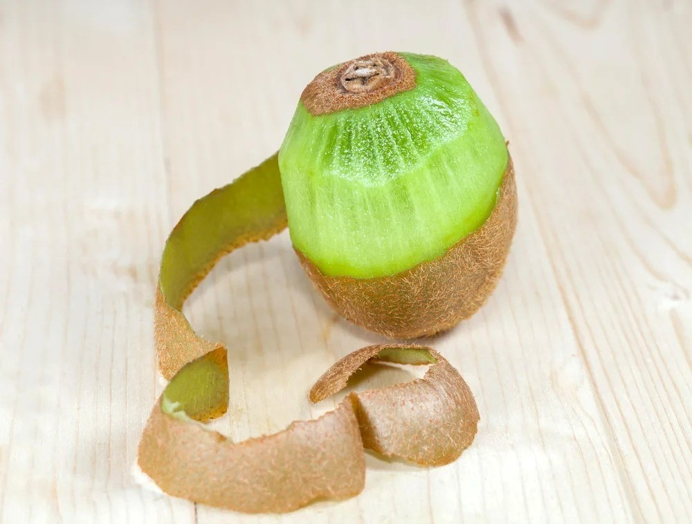 Vỏ kiwi chứa nhiều dưỡng chất cần thiết cho cơ thể. Ảnh: Istock