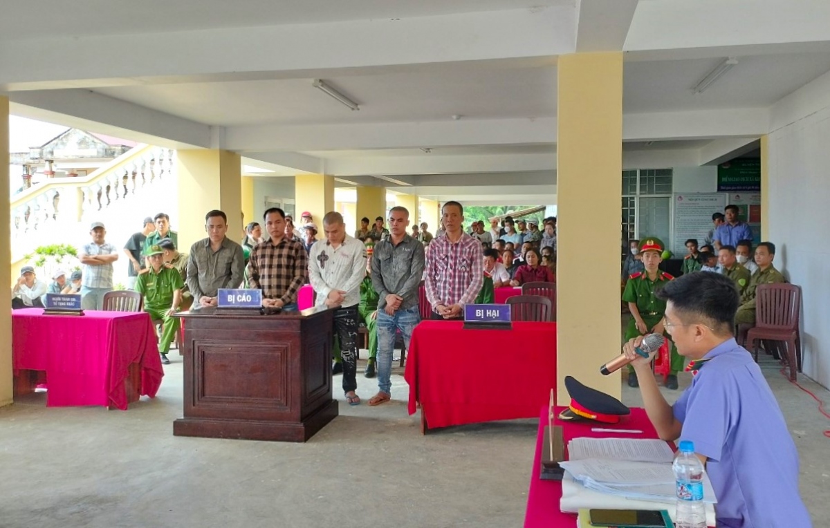 Vụ án được xét xử lưu động tại xã Khánh Bình Tây Bắc, huyện Trần Văn Thời.
