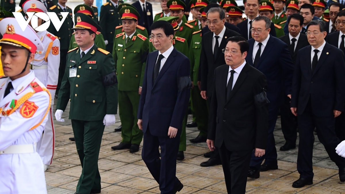 Wang Huning, member of the Standing Committee of the Politburo of China and chairman of the National Committee of the Chinese People’s Political Consultative Conference, leads a delegation of the Government of China to the funeral service in Hanoi.