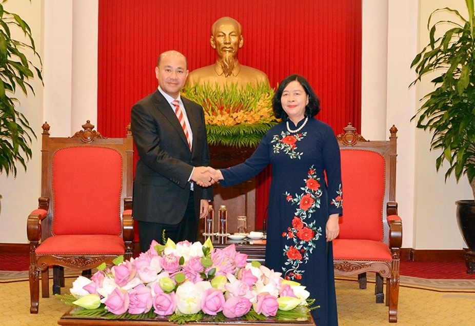 Trưởng Ban Dân vận Trung ương Bùi Thị Minh Hoài và Tổng thư ký Ban Dân vận Trung ương Campuchia Hun Many