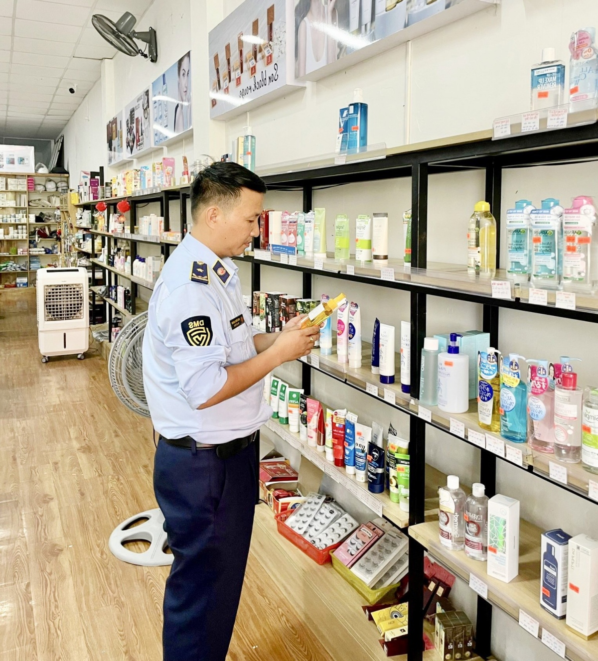 Kiểm tra đột xuất khi phát hiện dấu hiệu vi phạm pháp luật trong kinh doanh hàng hóa.