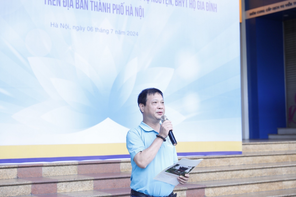 Phó giám đốc BHXH Hà Nội Nguyễn Công Định phát biểu tại Lễ ra quân tuyên truyền, vận động, phát triển người tham gia BHXH tự nguyện, BHYT hộ gia đình trên địa bàn TP Hà Nội.