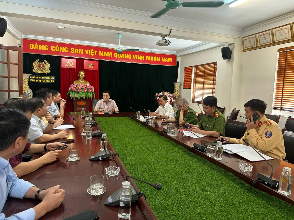 Đoàn công tác của Ủy ban ATGT Quốc gia hợp với UBND huyện Đan Phượng và cơ quan chức năng TP Hà Nội.