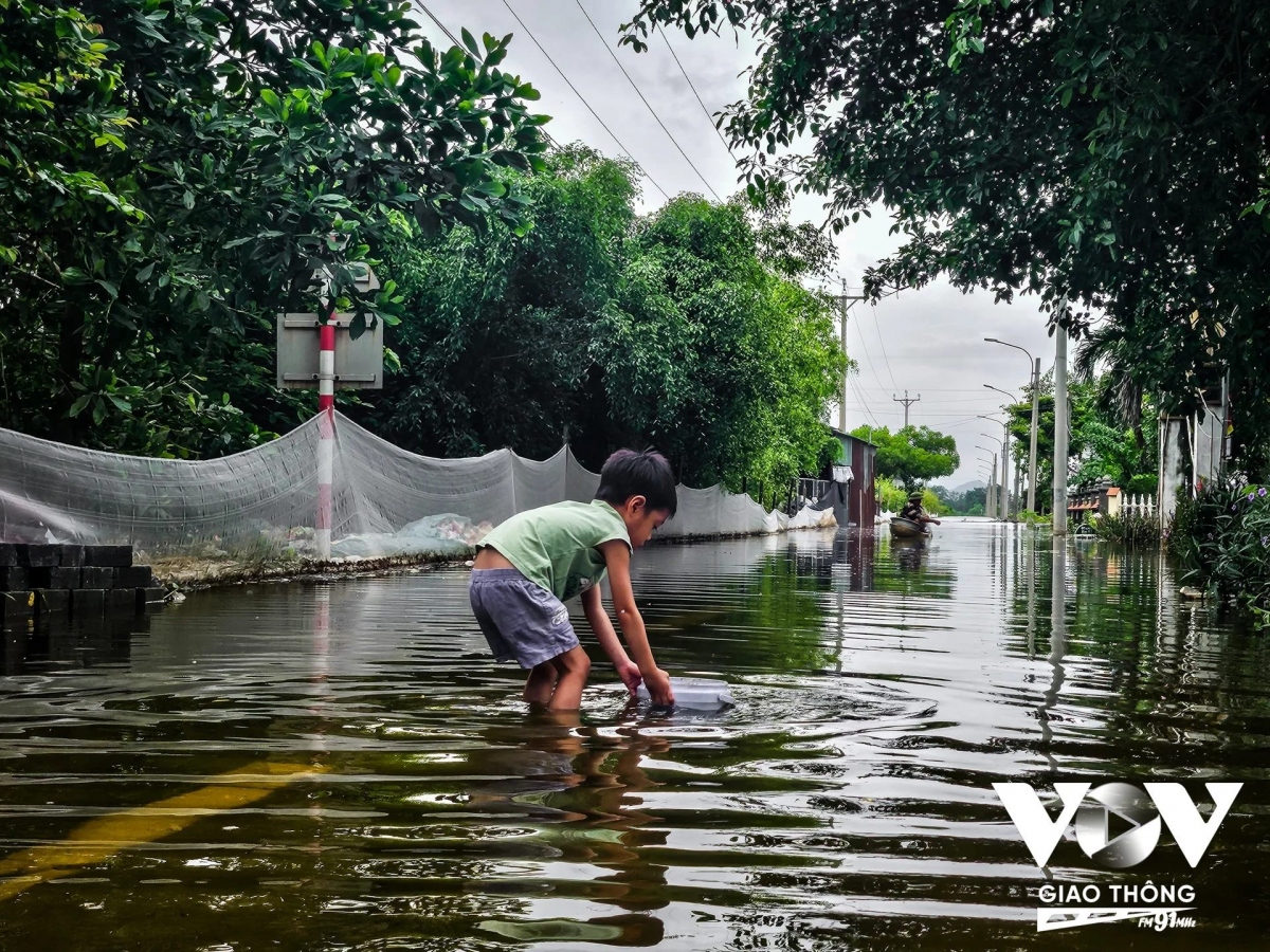 Trong hạ tầng đô thị, các vấn đề về cấp nước, thoát nước, giao thông, môi trường, rác thải có mối quan hệ mật thiết với nhau.