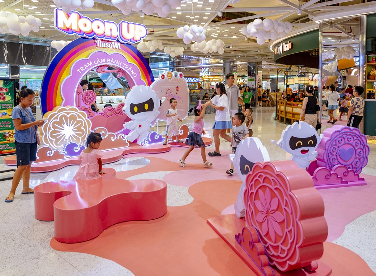 Không khí lễ hội sôi động tại hệ thống TTTM Thiso Mall