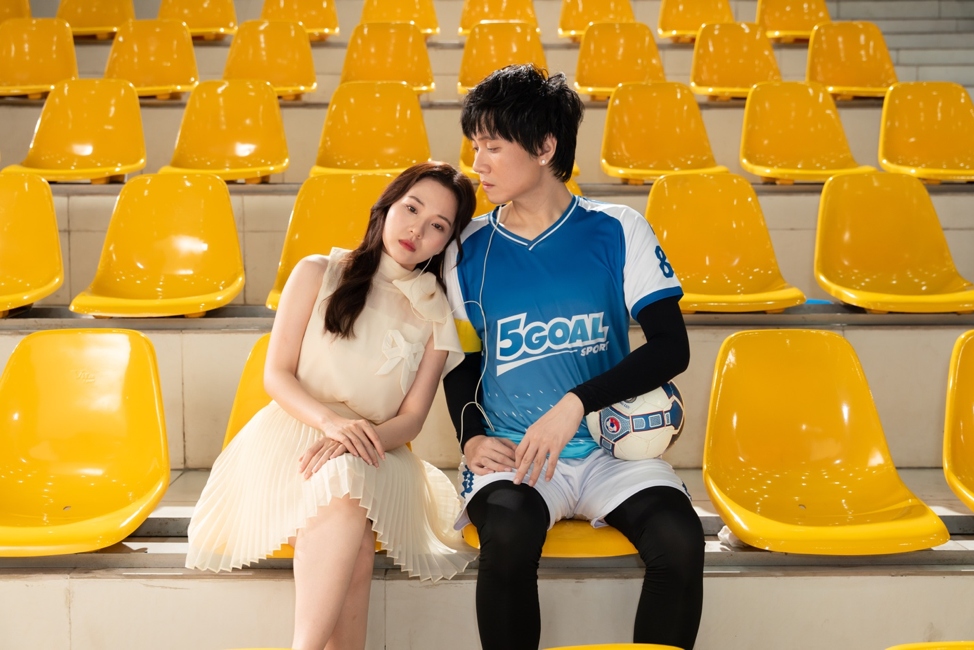 Ca nhạc sĩ Vương Anh Tú tái xuất với MV “Không phẩy tám phần trăm”