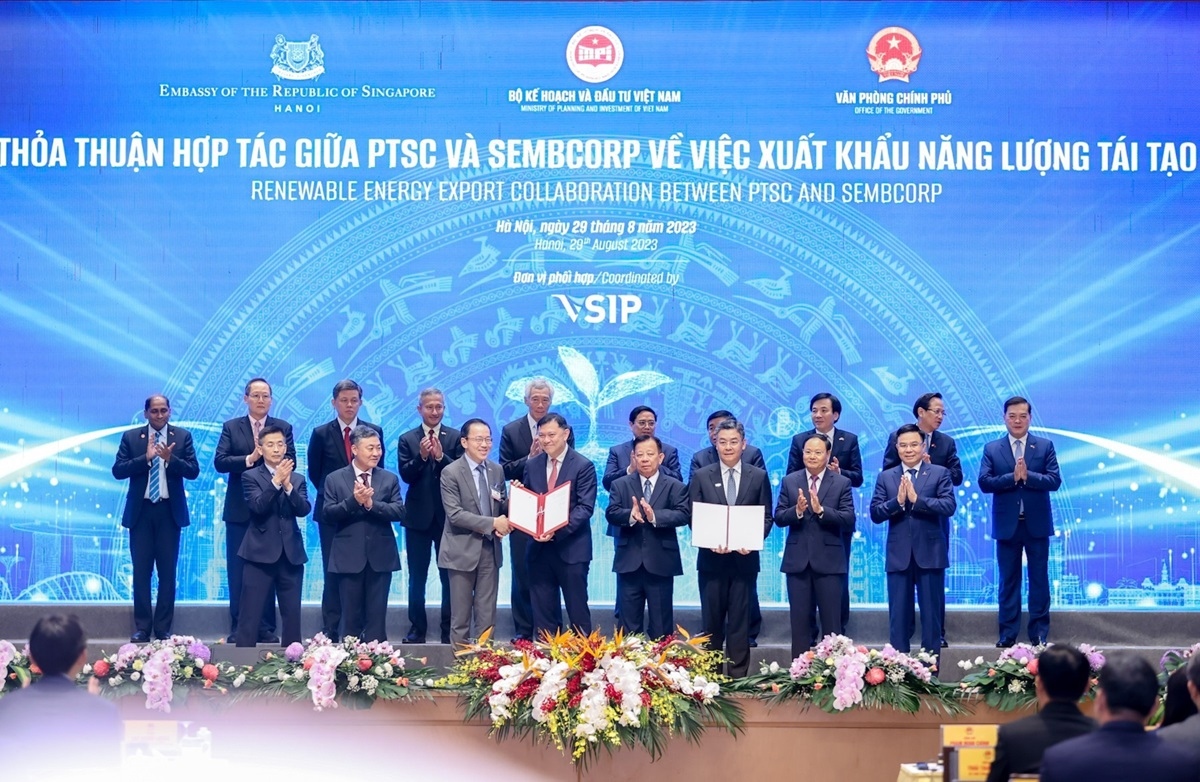 Thủ tướng Chính phủ Việt Nam và Singapore chứng kiến trao nhận giấy phép khảo sát cho dự án điện gió ngoài khơi tại Việt Nam cho liên danh PTSC - Sembcorp