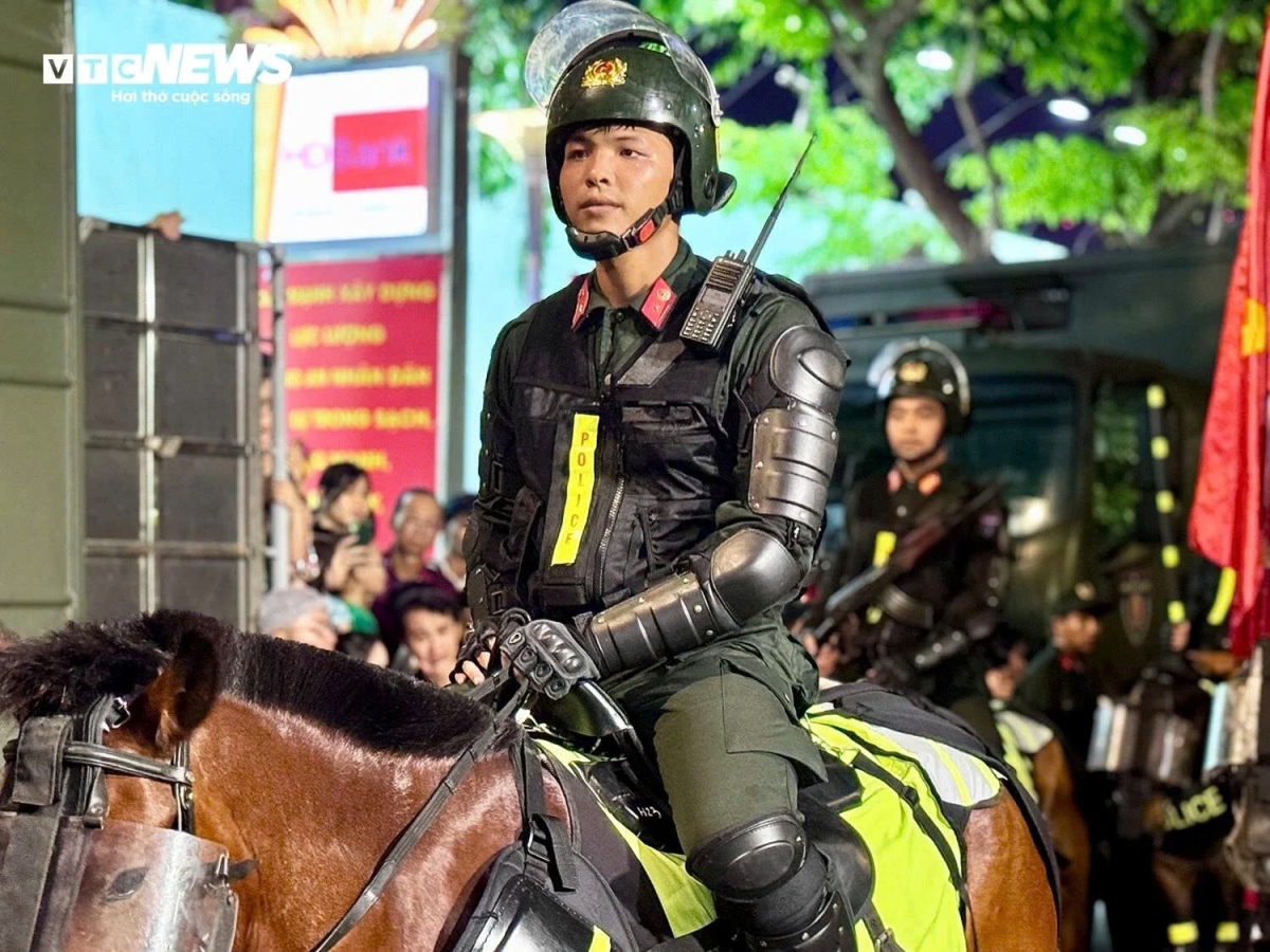 Established by the Ministry of Public Security in March 2021, the Cavalry Mobile Police Corps under the Mobile Police Command are tasked with fighting crime and ensuring security and order.