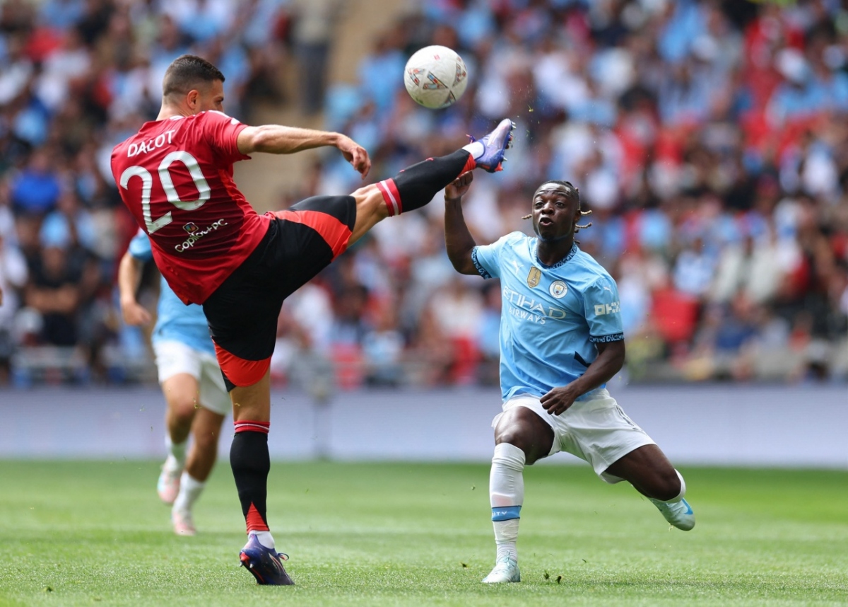 Man City đang tạo ra nhiều cơ hội hơn so với MU (Ảnh: Reuters)
