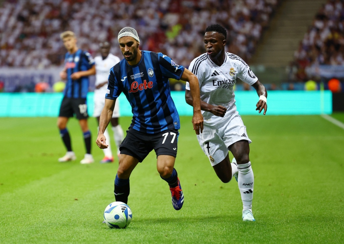 Xà ngang vừa từ chối một bàn thắng của các cầu thủ Atalanta (Ảnh: Reuters)