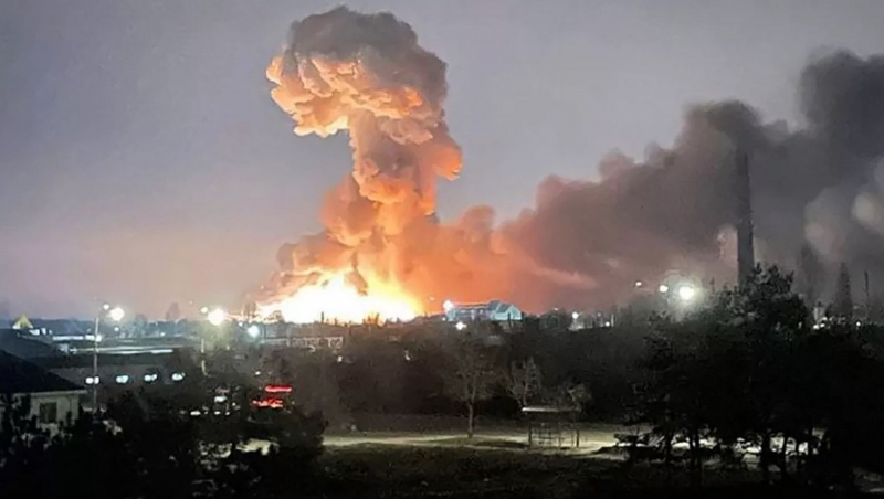 Cột lửa khói bốc lên ở Kiev sau một cuộc tấn công của Nga. Ảnh minh họa: NBCNews