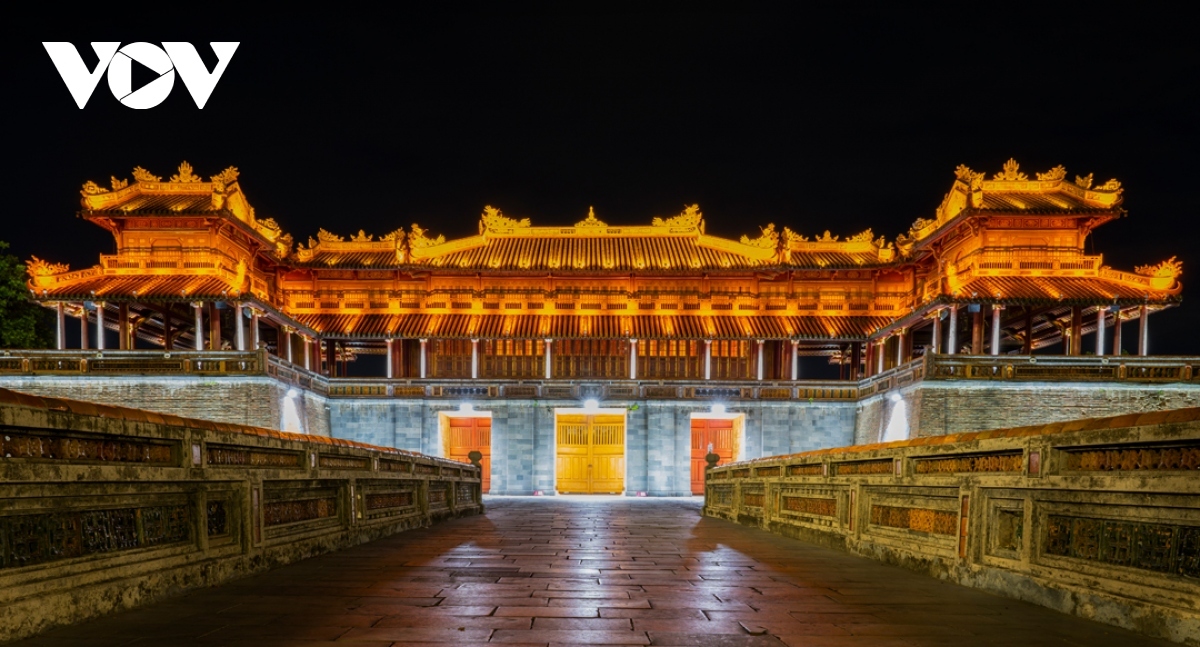 August 30, 1945 saw King Bao Dai, the last king of the Vietnamese feudal dynasty, abdicate the throne at the Ngọ Môn Palace, handing over two objects symbolizing kingship: the seal, the Emperor’s treasure, and the sword that represents military authority, to the representatives of the Provisional Government.