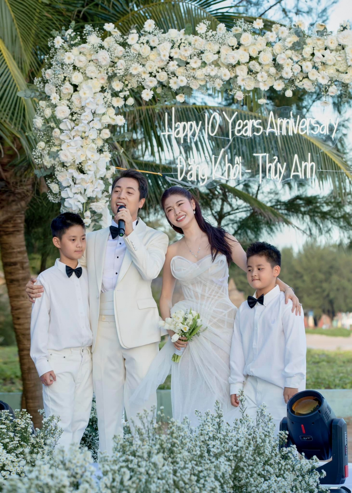 Lễ kỷ niệm 10 năm ngày cưới của Đăng Khôi - Thủy Anh (Ảnh: FBNV)