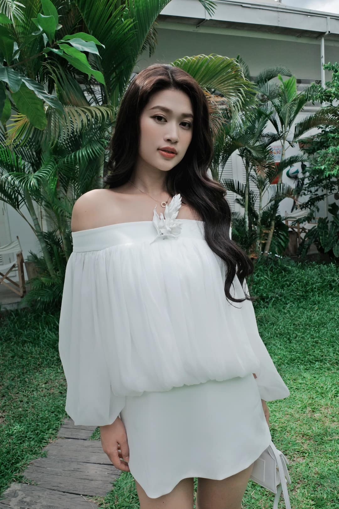 Đoàn Thiên Ân sinh năm 2000, quê Long An, cao 1,75m, nặng 60kg. Trước khi đăng quang Miss Grand Vietnam 2022, cô là Hoa khôi Áo dài nữ sinh Việt Nam. Sau khi kết thúc nhiệm kỳ vào năm 2023, người đẹp cho biết sẽ quay lại việc học tại Đại học Công nghiệp TP.HCM. Bên cạnh đó, cô tiếp tục phát triển các dự án cộng đồng, mong muốn thử sức với công việc diễn xuất.