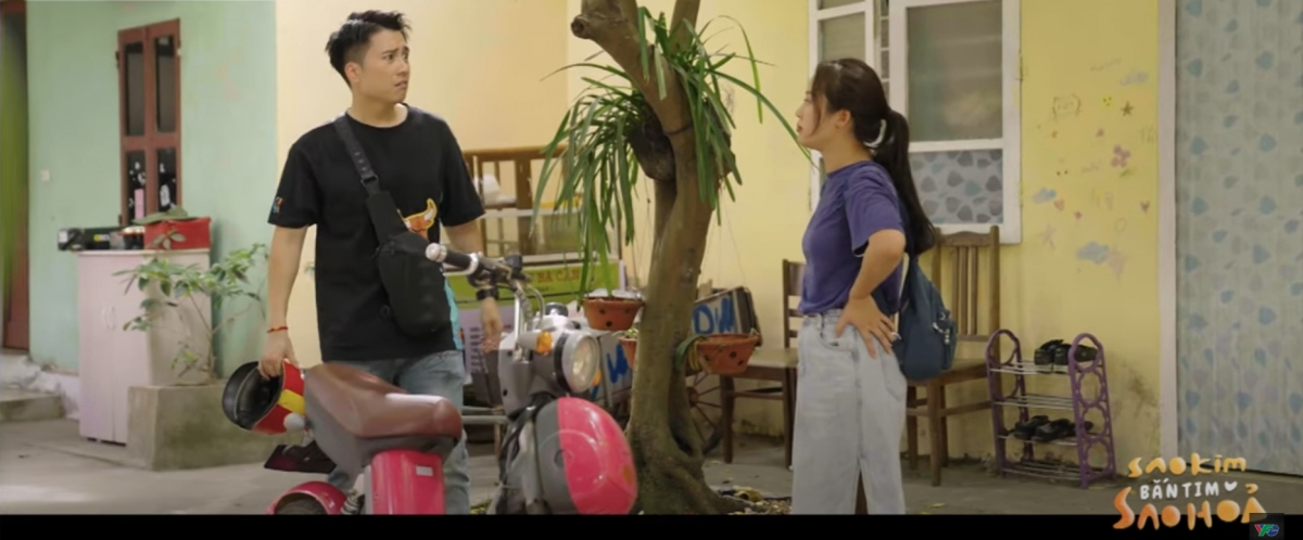 Yên mượn cho Hào xe đạp điện để đi giao hàng