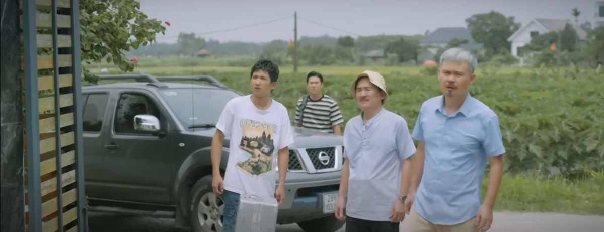 Bảo và bố trở về quê