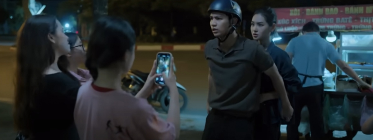 Dũng bảo vệ Đông nhưng theo cách có phần trẻ con