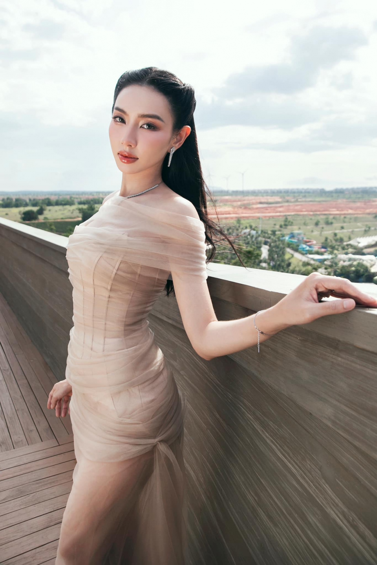 Sau gần 3 năm giành vương miện tại Miss Grand International 2021, Thùy Tiên được nhận xét nhan sắc ngày càng thăng hạng. Cô theo đuổi phong cách chín chắn và trưởng thành hơn. Với nhan sắc cùng hình thể nóng bỏng, quyến rũ, Thùy Tiên là gương mặt xuất hiện nhiều ở các sàn diễn thời trang trong nước.