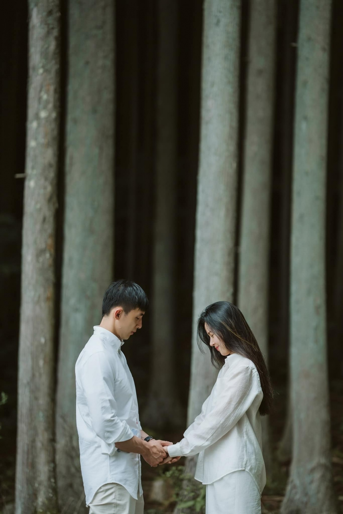 Bên dưới bài đăng, bạn bè và khán giả gửi nhiều lời khen ngợi tới cặp đôi trai tài, gái sắc: "Thấy Midu hạnh phúc như trong phim ngôn tình Hàn Quốc mình cũng vui lây"; "Quá đẹp đôi. Hóng cặp này có em bé sớm"; "Nhìn hai em mình lại muốn yêu thêm lần nữa vậy"; "Quá yêu thương và bình yên cặp đôi ơi".