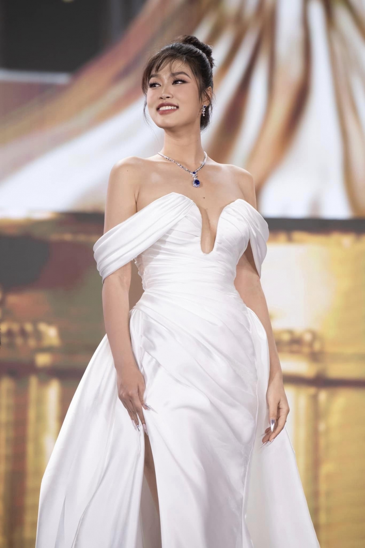 Sau 2 năm đăng quang Miss Grand Vietnam 2022, Hoa hậu Đoàn Thiên Ân có những thay đổi về nhan sắc, ngoại hình và phong cách thời trang. Cô tích cực rèn luyện thể thao, ăn uống khoa học nhằm cải thiện vóc dáng. Nàng hậu nhận được nhiều lời khen của khán giả khi xuất hiện tại các sự kiện với ngoại hình tươi trẻ, tràn đầy sức sống. Mới đây, Thiên Ân ngồi ghế giám khảo Miss Grand Vietnam 2024. 