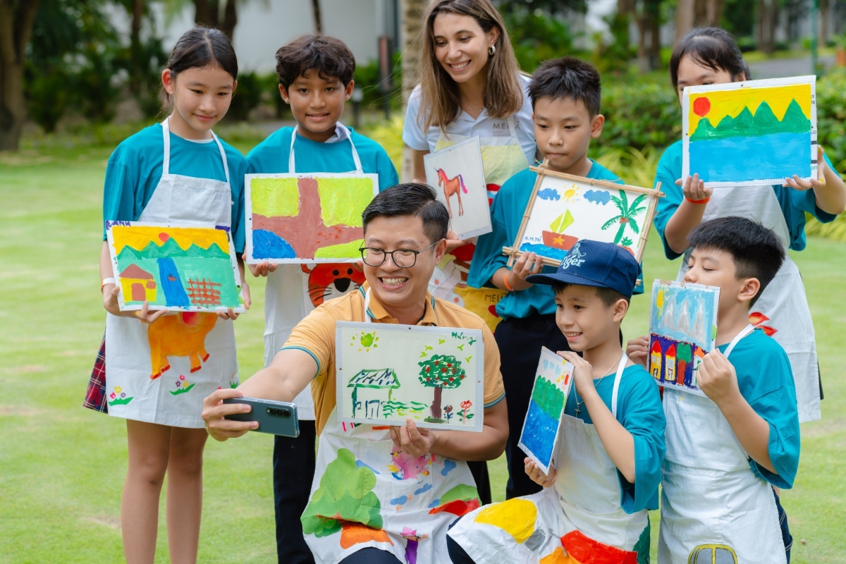Vẽ tranh bảo vệ môi trường.