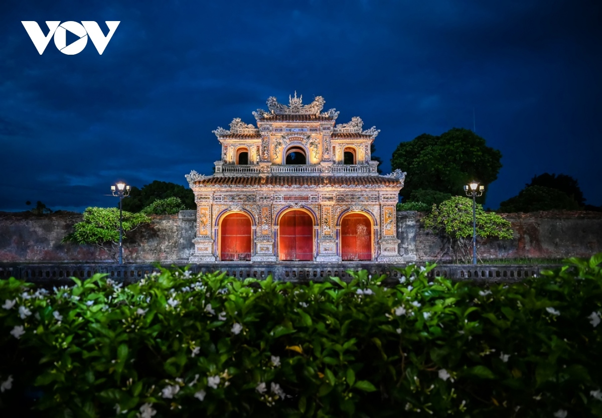 Chương Đức Môn (West Gate) is located on the west side of the Imperial Citadel. In addition to its function as a gate for female mandarins to enter and exit the citadel, it was used to protect the royal court and royal family.