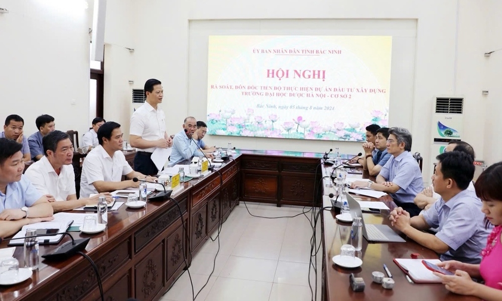 Ông Vương Quốc Tuấn, Chủ tịch UBND tỉnh Bắc Ninh yêu cầu trường Đại học Dược Hà Nội khẩn trương hoàn thiện các thủ tục, lựa chọn nhà thầu thi công trước ngày 30/11/2024 để khởi công dự án trước năm 2025.