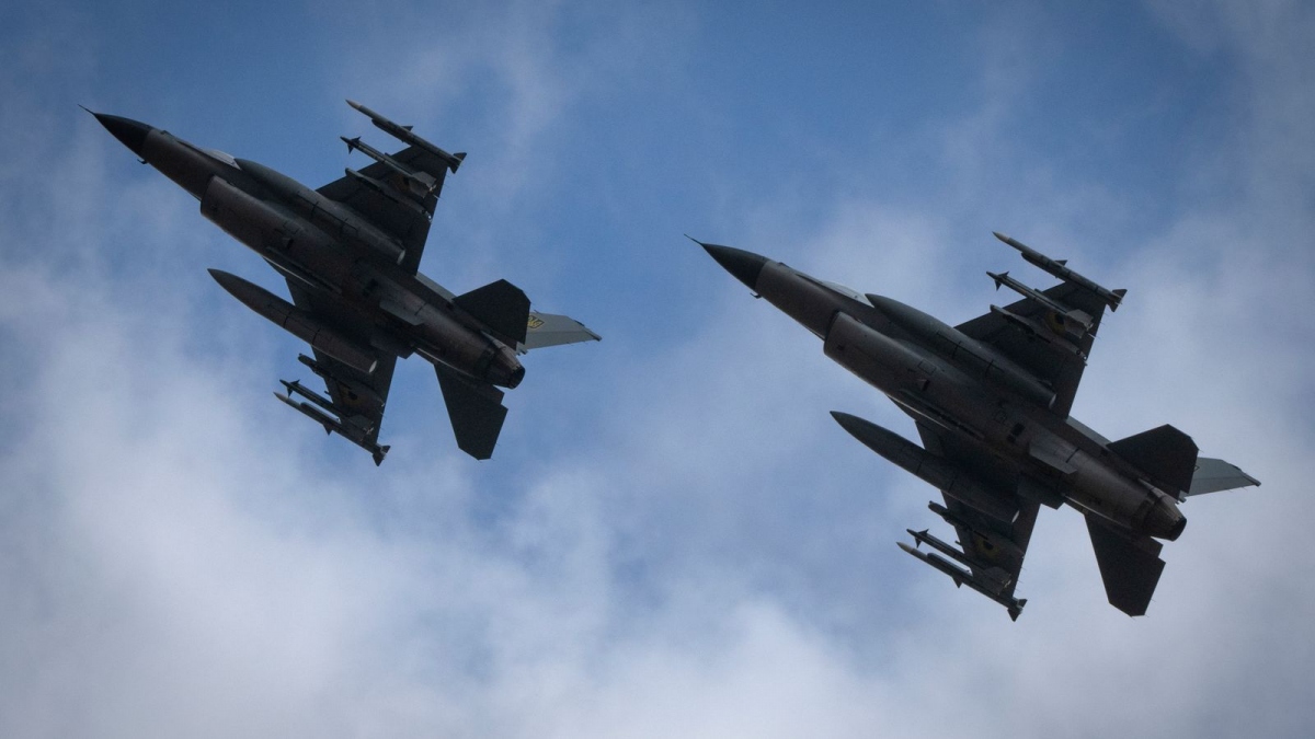 Tiêm kích F-16. Ảnh: AP.